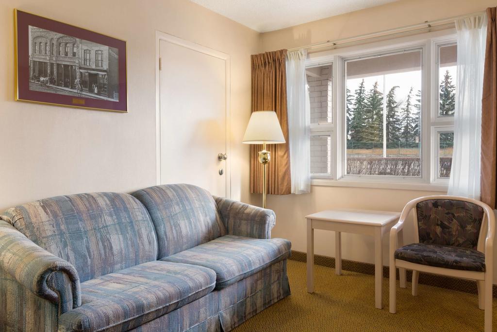 Thriftlodge Calgary North Экстерьер фото